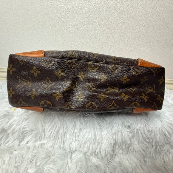 Louis Vuitton Crossbody/shoulder Purse - Picture 4 of 16